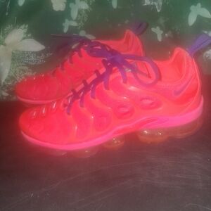 Nike Air VaporMax Plus in the/Pink Blast